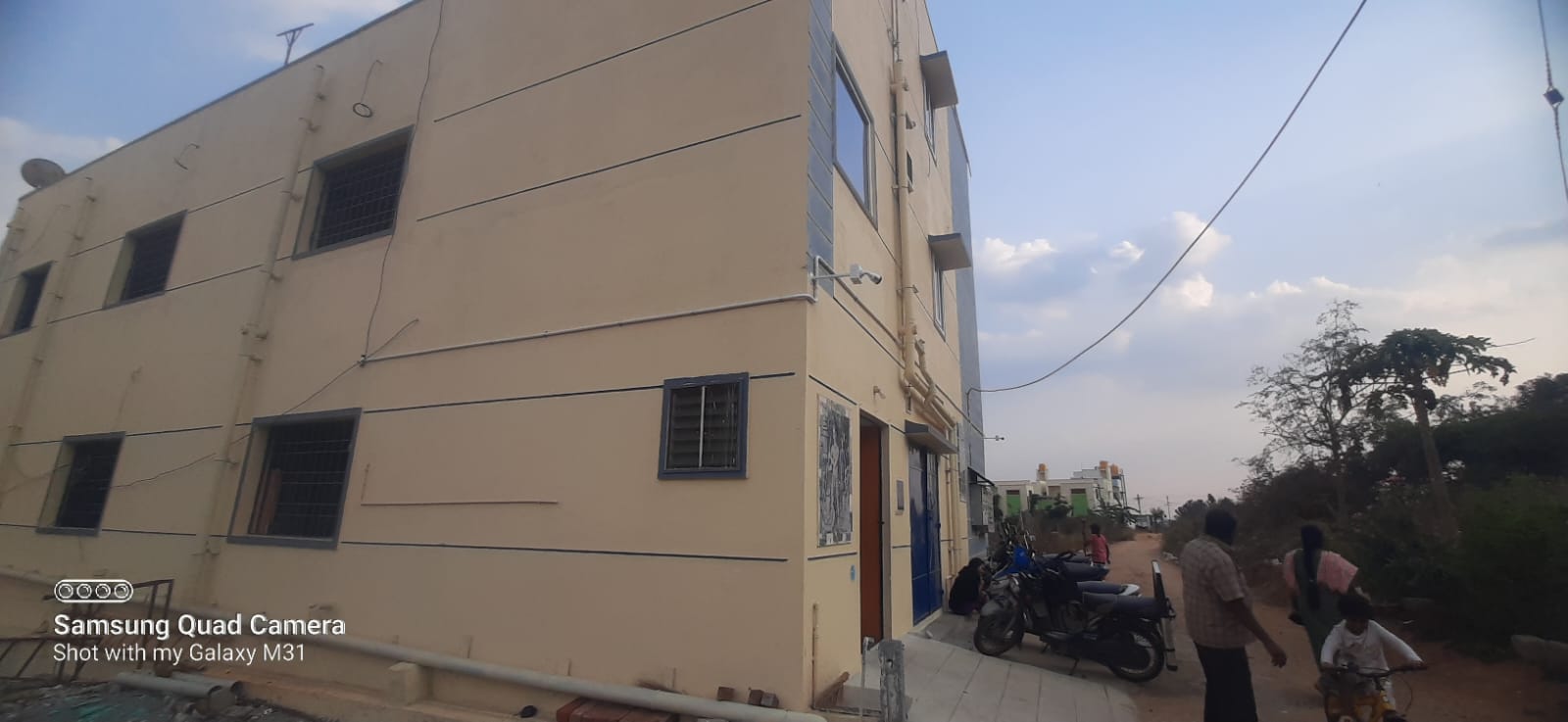 Full-perimeter camera setup, multi-storey premises